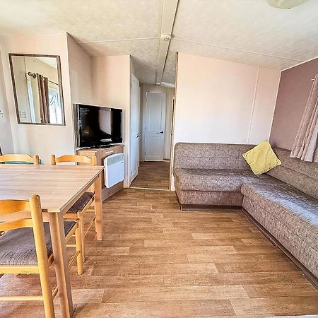 קלקטון און סי 10 Berth Caravan For Hire At Seawick Holiday Park In Essex Ref 27102Sw מראה חיצוני תמונה