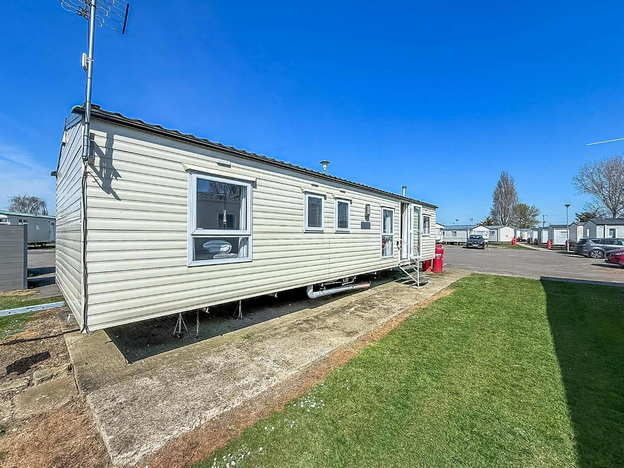 קלקטון און סי 10 Berth Caravan For Hire At Seawick Holiday Park In Essex Ref 27102Sw מראה חיצוני תמונה