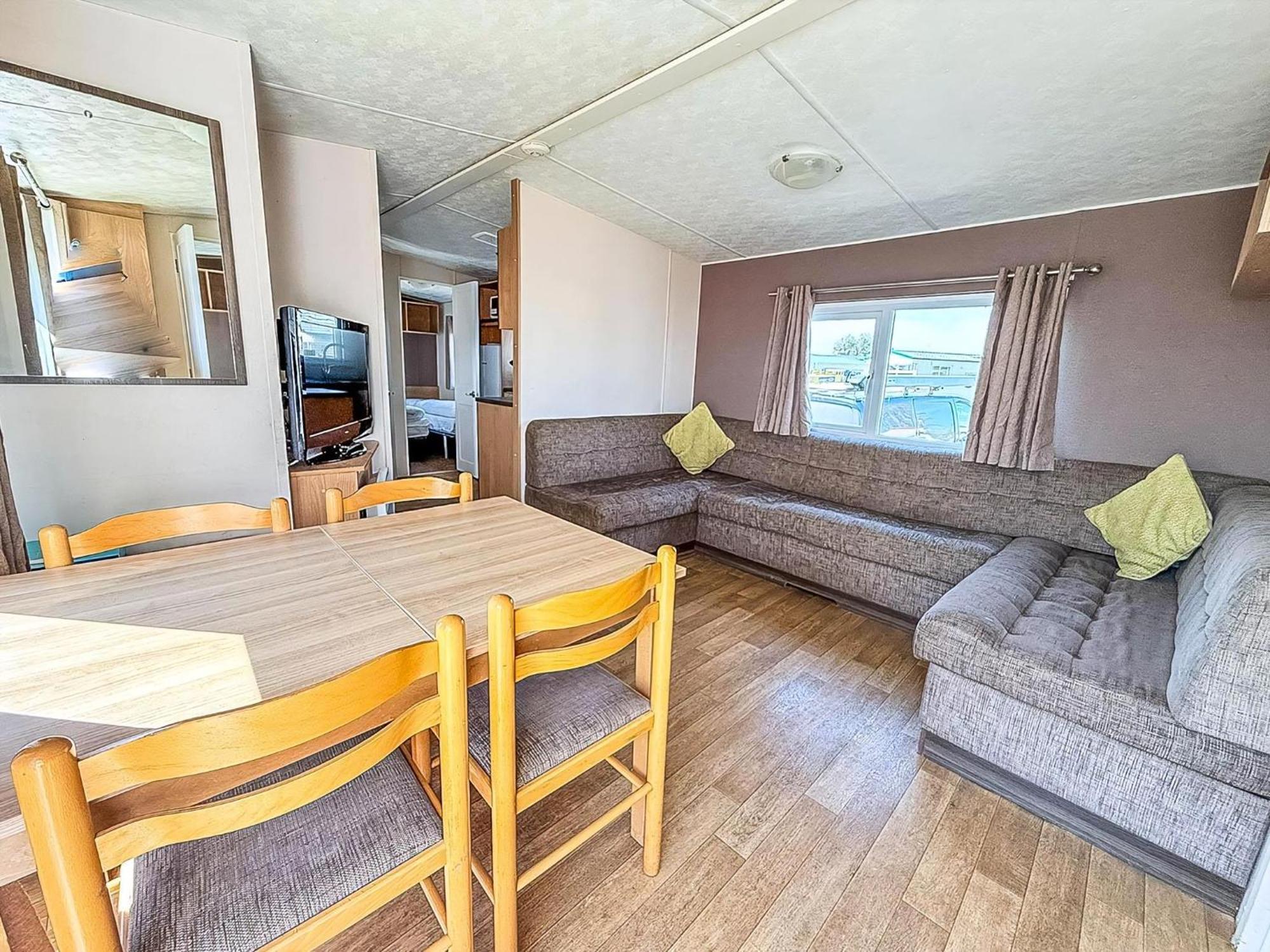 קלקטון און סי 10 Berth Caravan For Hire At Seawick Holiday Park In Essex Ref 27102Sw מראה חיצוני תמונה