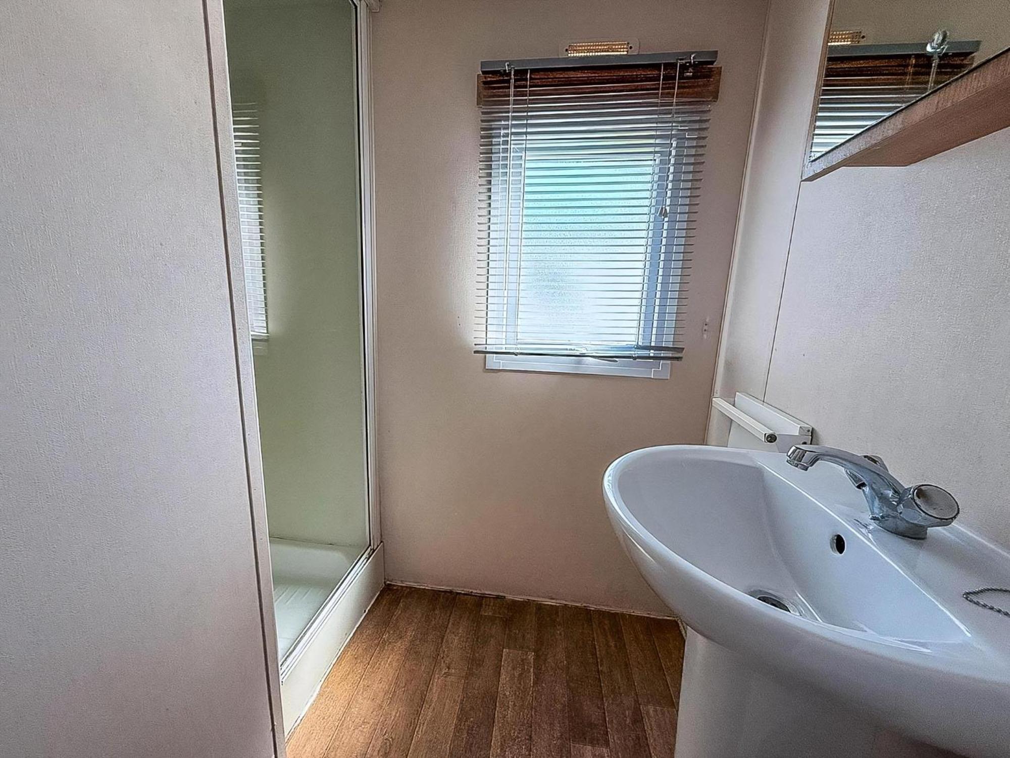 קלקטון און סי 10 Berth Caravan For Hire At Seawick Holiday Park In Essex Ref 27102Sw מראה חיצוני תמונה