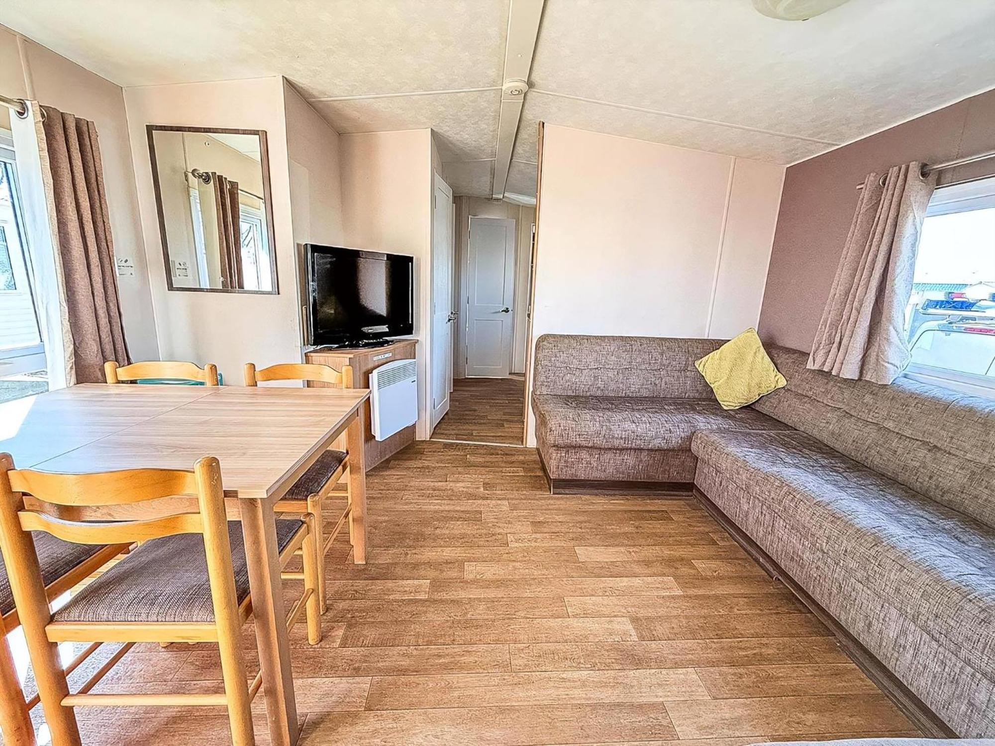 קלקטון און סי 10 Berth Caravan For Hire At Seawick Holiday Park In Essex Ref 27102Sw מראה חיצוני תמונה